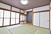 続き間の和室は小さなお子様の遊びスペースとしても、老後の生活にも重宝します。