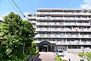 凛とした落ち着いた佇まいの邸宅。お友達などが遊びに来た時も自慢したくなる外観デザインです。