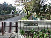 横浜市立上寺尾小学校　820m