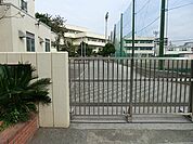 横浜市立鶴見中学校　560ｍ