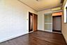 収納：部屋に備えられたクローゼット。普段使わないものなども収納可能ですので、居室を広く使うことが出来ます。
