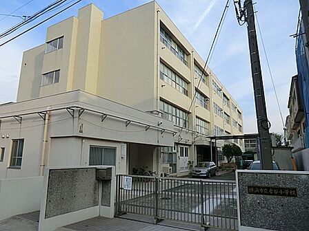 横浜市立岸谷小学校 590m