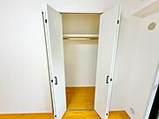 使い勝手の良い収納が豊富で、物が多くてもスッキリ片付けられます。
