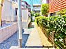 外観：前面道路は整備されており、落ち着いた住宅街に位置しています。