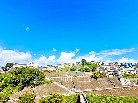 開放感のある眺望。 季節による景色の変化を　日常の生活と共に感じてください。 