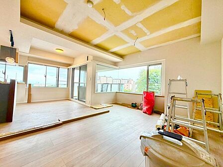 (施工中)落ち着いた色合いの内装で、居心地の良い空間を演出します。