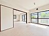 リビング/ダイニング：（施工中）CG加工をしております。 リビングとつながるお部屋は、お友達が遊びに来た時にも使えますし、ちょっと疲れた時にお昼寝できるのも嬉しいですね。