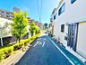 外観：前面道路は4ｍございます。毎日のお車の出し入れもストレスなく行えます。