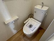 手洗い一体型のトイレで、限られたスペースを有効に活用できる設計です！