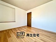 シンプルで落ち着いた雰囲気の、使いやすい洋室。