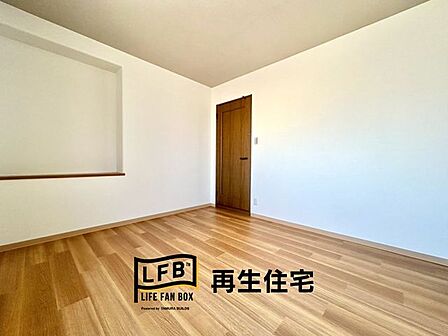 シンプルで落ち着いた雰囲気の、使いやすい洋室。