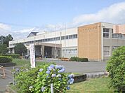 今津東小学校まで7400メートル