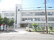 城東小学校まで1500メートル