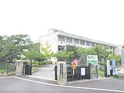 平田小学校まで1100メートル
