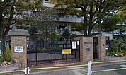 港区立青南小学校（811m）