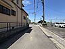 外観：前面道路含む現地写真