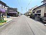 外観：前面道路含む現地写真