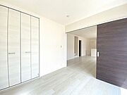 リビングから目が届く洋室は、お子様の遊び部屋・お昼寝スペースとして使うのもオススメです♪