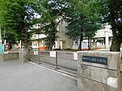 清新小学校 728m