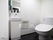 トイレは快適な温水洗浄暖房便座付き