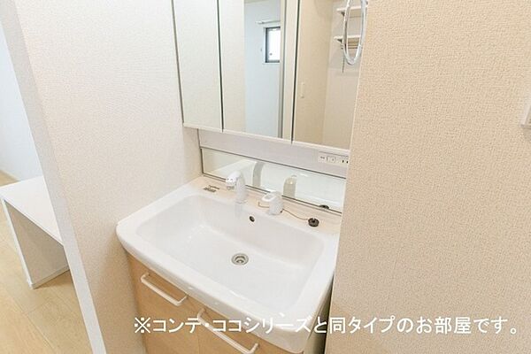 画像8:シャワー付洗面化粧台