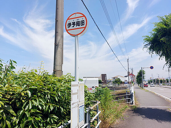 画像30:伊予岡田 バス停