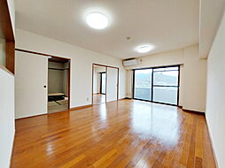 ヴォルジュ石手 402 号室 4階3LDKのリビング/ダイニング