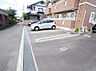 周辺：駐車場