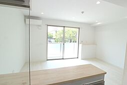 クオリスタ高砂 102 号室 1階ワンルームのリビング/ダイニング