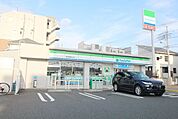 ファミリーマート横浜青葉新石川店 329m
