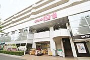 成城石井青葉台店 842m