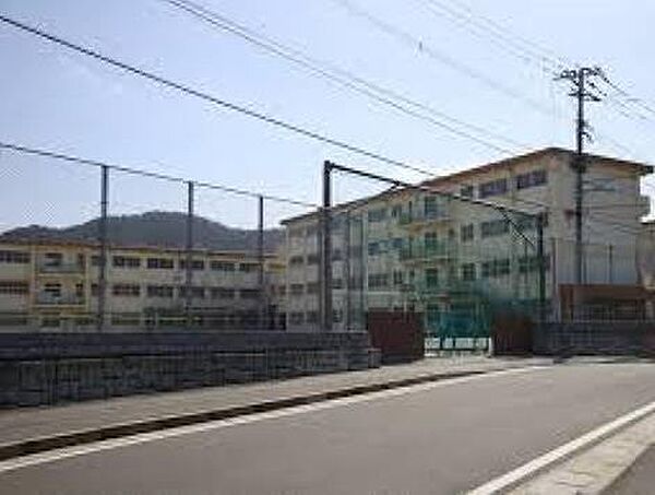 画像15:長尾小学校(450m)