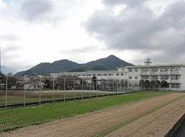 画像7:菅生中学校(2、270m)