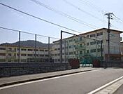 長尾小学校(640m)