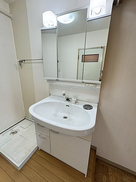 洗面化粧台は約15年前に交換しました