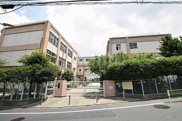 画像25:梅田小学校 851m