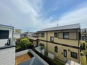 都市の美しい夜景を眺めながら、落ち着いた時間を過ごせます。