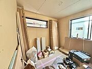 過ぎ行く時間をゆったりと感じることができる落ち着いたお部屋。リビングで楽しく過ごした後はプライベートな時間を満喫できます。静かな環境でリラックスタイムをスタートさせてください。