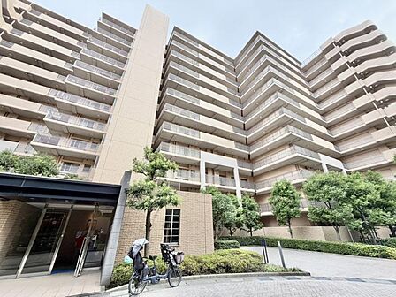 美しい景観を生み出すこの邸宅は採光や風通しまで考え抜いて造ります。