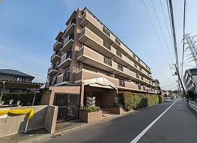 外観:落ち着いた色合いで、周囲の街並みに馴染む外観です。 外観:落ち着いた色合いで、周囲の街並みに馴染む外観です。