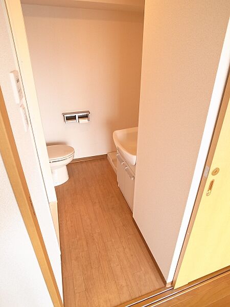 画像16:お風呂、洗面所、洗濯機置き場、トイレはこちら。
