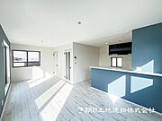 【リビング】家族だんらんの時間が増えそうなこだわりの空間！！大型の家具を配置しても余裕があります 