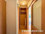 【収納】季節の洋服がしっかりと収まり、趣味のものを置くスペースも十分です 