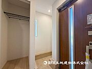 【玄関】シューズクロークには靴の収納以外にもとても便利です！ベビーカーやアウトドアグッズもスッキリと 