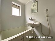 【浴室】1日の疲れを取り心身を癒すことができる住まいの中のリラクゼーション空間。心からゆったりと寛いでいただけるよう、ゆとりのスペースを確保しております。 