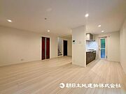 【リビング】ダイニングテーブルやソファーの家具も配置できます。ゆったりとした広さの空間です 