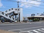 西唐津駅 1900m