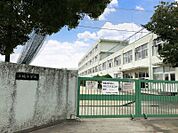 二城小学校まで　717m　徒歩約9分●二城幼稚園に併設しており、園児との交流会が行われます。「がんばる子・やさしい子・考える子」を校訓にしています。