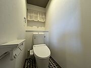 トイレには快適な温水洗浄便座付き！