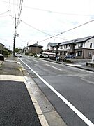 小学校徒歩約3分、中学校徒歩約5分！お子様の通学時も安心してお見送りできます！